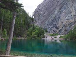 Grassi Lakes Trail: A Family-Friendly Hike with Stunning Scenery